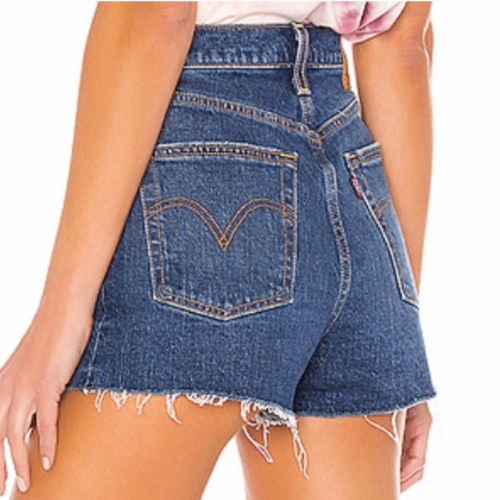 Levi’s Ribcage High Rise Distressed Short - Picture 2 of 11